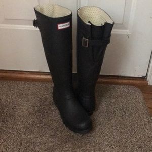 Hunter boots. Size 7. Black. Adjustable back